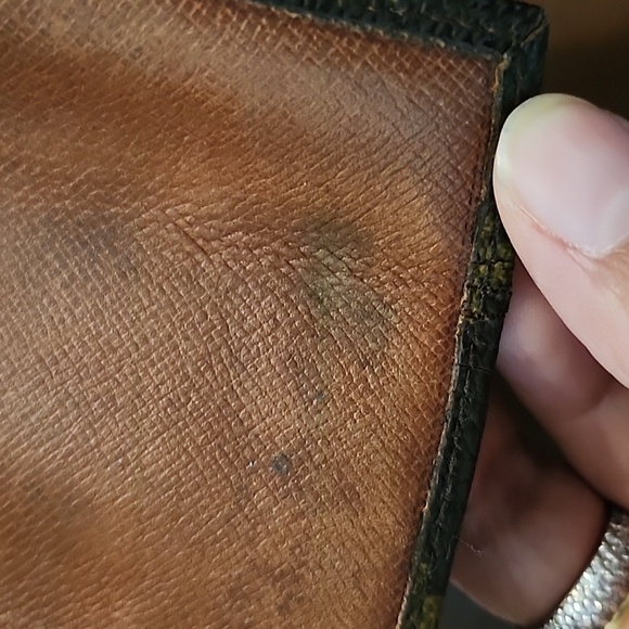 SOLD - Vintage Louis Vuitton 4 Keys Holder - Picture 8 of 10